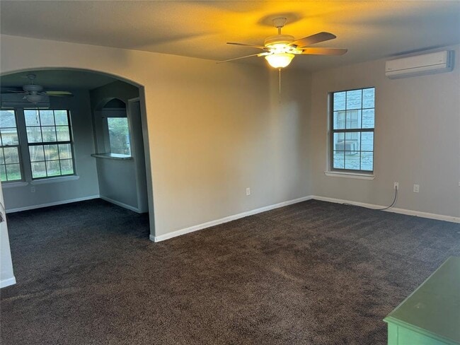 405 W James Ave in Baytown, TX - Building Photo - Building Photo