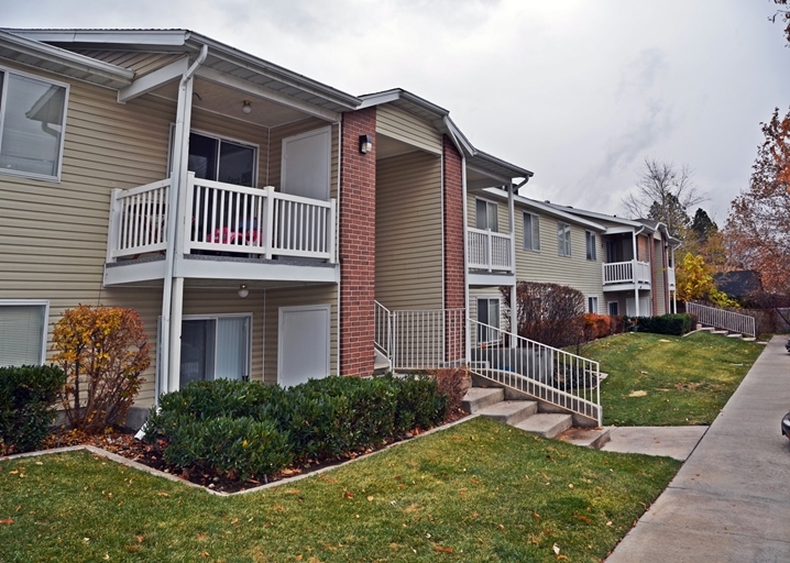 Mill Hollow Apartments in Bountiful, UT - Building Photo