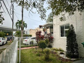 1284 NW 39th St in Miami, FL - Building Photo - Building Photo