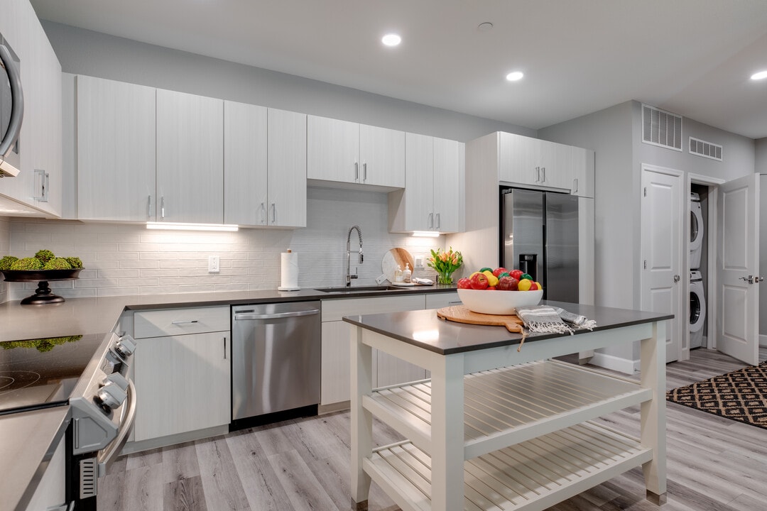 Spire Deer Valley in Phoenix, AZ - Building Photo