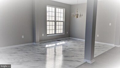 411 Hanrahan Ct SE in Leesburg, VA - Foto de edificio - Building Photo