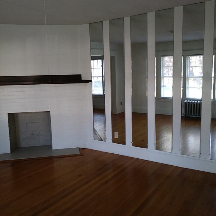 197 Acorn St, Unit 1fl. in Springfield, MA - Building Photo