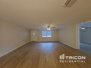 43 Lake Shore Dr in Palm Harbor, FL - Building Photo - Building Photo