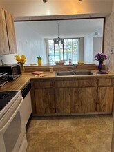 11001 N Lakeview Dr in Pembroke Pines, FL - Building Photo - Building Photo