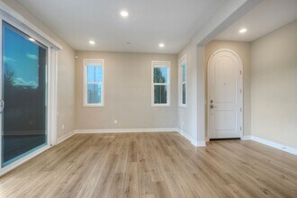 6675 Agave Cir in Carlsbad, CA - Building Photo - Building Photo