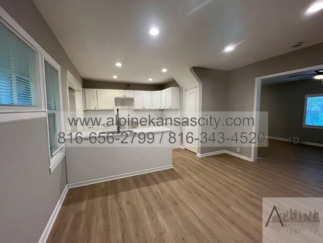 5647 Euclid Ave in Kansas City, MO - Building Photo - Building Photo
