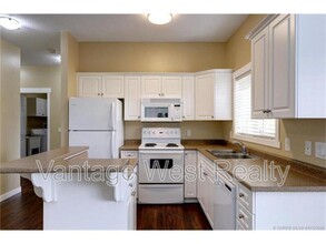 1125-1125 Bernard Ave in Kelowna, BC - Building Photo - Building Photo