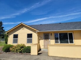 5500 E St in Springfield, OR - Building Photo