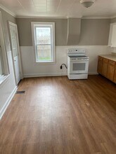 192 Wyoming St-Unit -192 S Wyoming St - 1st Flr in Carbondale, PA - Building Photo - Building Photo