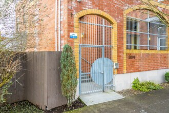 2006 SE Morrison St in Portland, OR - Building Photo - Building Photo