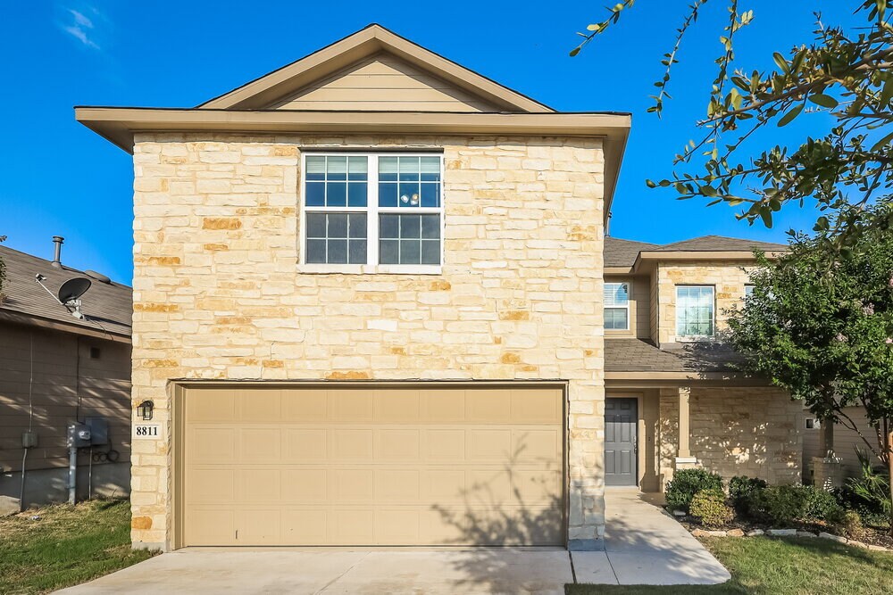 8811 Mustang Pass in San Antonio, TX - Building Photo