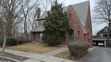 44 Greycliff Rd, Unit 2 in Boston, MA - Building Photo - Building Photo