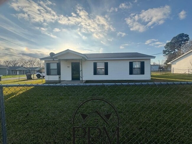 property at 901 Everitt St