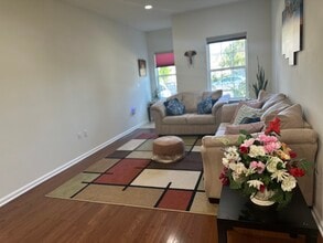 72 Andrews Way in Piscataway, NJ - Building Photo - Building Photo