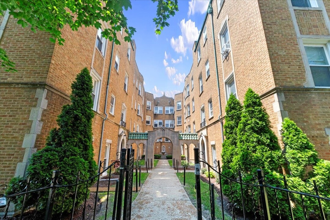 6414 N Newgard Ave in Chicago, IL - Building Photo