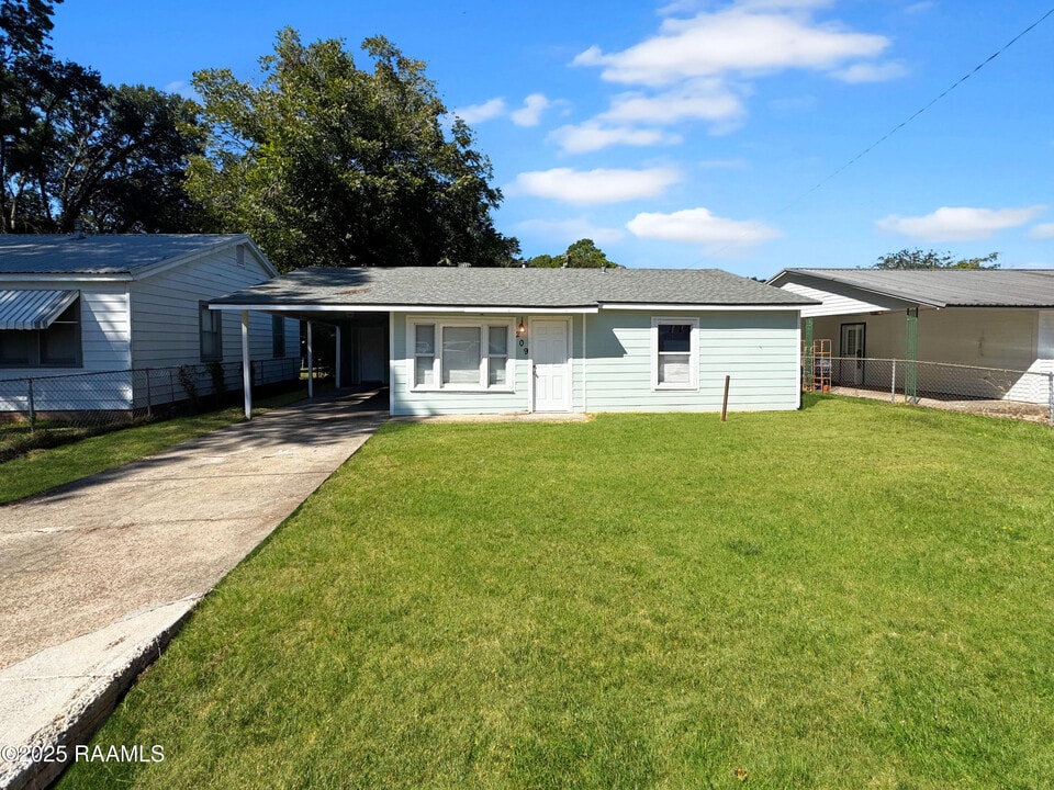 209 Odile St in Lafayette, LA - Building Photo
