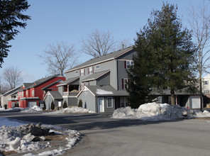 Kings Point Apartments in Schenectady, NY - Building Photo - Building Photo