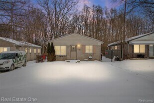 21046 Wakedon St in Southfield, MI - Building Photo