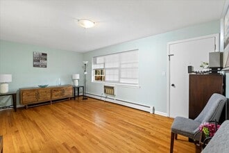 1725 Howard Ave in Des Plaines, IL - Foto de edificio - Building Photo