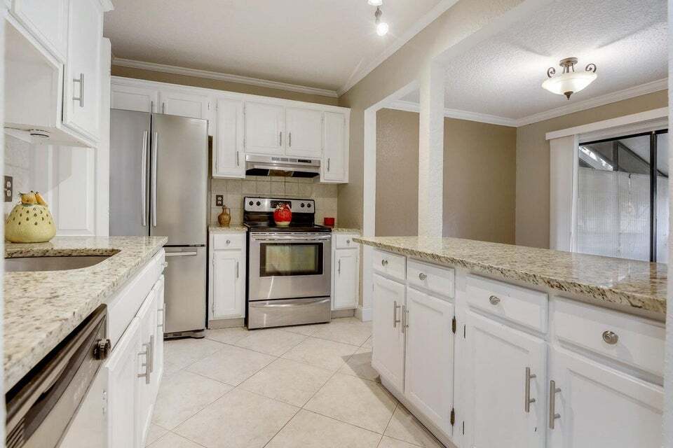 7200 NW 2nd Ave in Boca Raton, FL - Building Photo