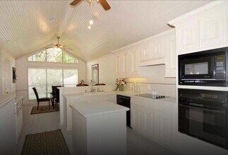 414 Live Oak Ln in Friendswood, TX - Building Photo - Building Photo