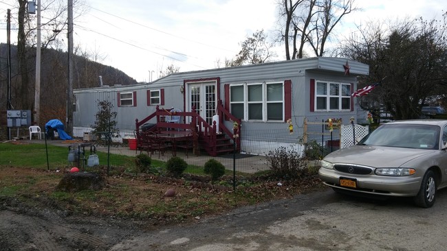 Househeads Mobile Home Park in Horseheads, NY - Building Photo - Building Photo