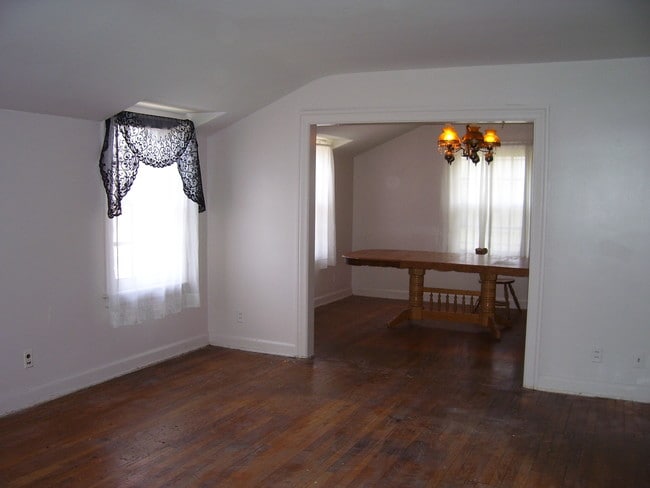 2403 South Ave, Unit A in Youngstown, OH - Foto de edificio - Building Photo