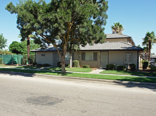 Princeton Place in Fresno, CA - Foto de edificio - Building Photo