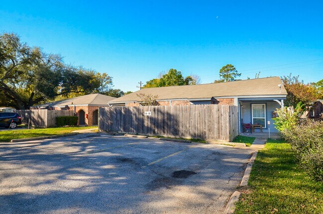 8607 Bart Ln in Houston, TX - Building Photo - Building Photo