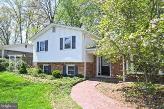 2412 Rockbridge St in Vienna, VA - Building Photo - Building Photo