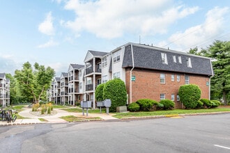 Oak Tree Village in Edison, NJ - Building Photo - Building Photo