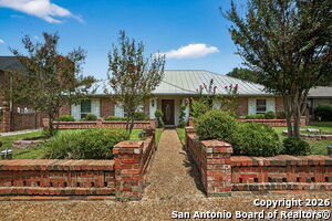 property at 3413 Foxbriar Ln