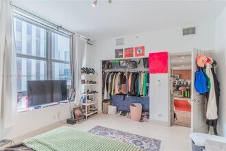 111 E Flagler St, Unit 805 in Miami, FL - Building Photo - Building Photo