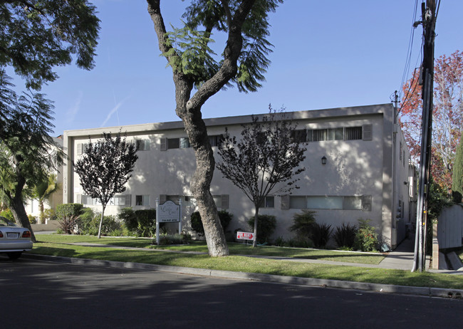 Carol Courts Apartments in Fullerton, CA - Foto de edificio - Building Photo