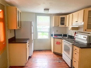 615 Riverside Dr in Northampton, MA - Building Photo - Building Photo