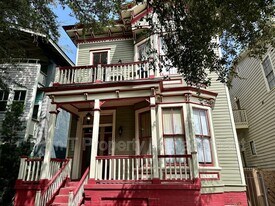 124 E Henry St in Savannah, GA - Building Photo