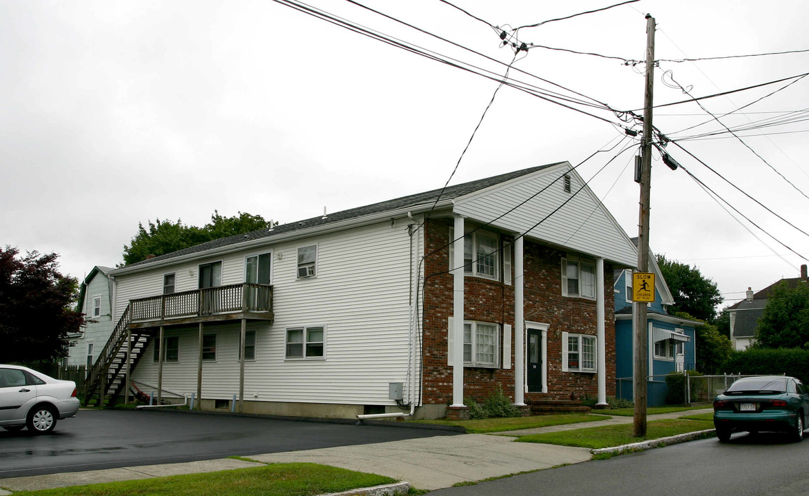 383 Shaw St in New Bedford, MA - Building Photo