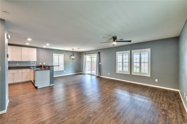 2924 Tranquil Brook Ave in Henderson, NV - Building Photo - Building Photo