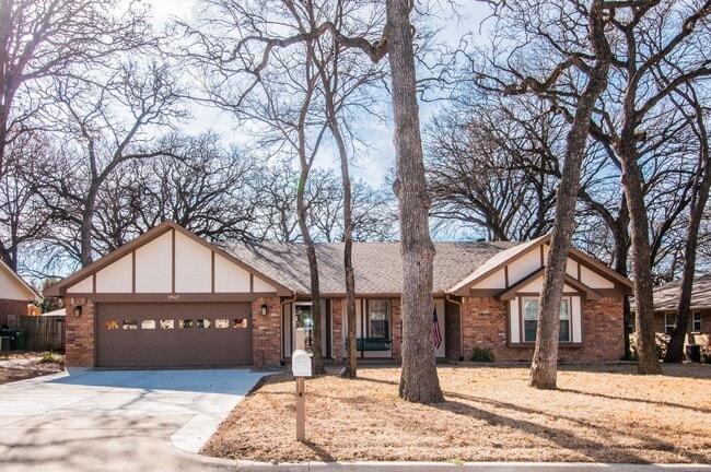 property at 2947 Southridge Dr