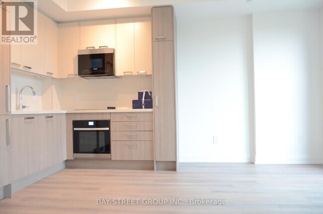 20 Soudan Ave in Toronto, ON - Building Photo - Building Photo