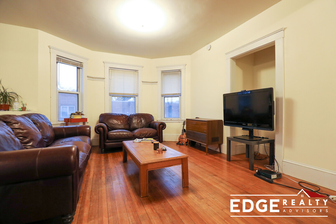 551 Washington St, Unit 3 in Boston, MA - Building Photo