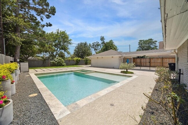 1614 Droxford Dr in Houston, TX - Building Photo - Building Photo