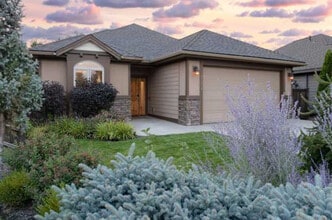 21302 NE Brooklyn Ct, Unit Mountain Room in Bend, OR - Foto de edificio - Building Photo