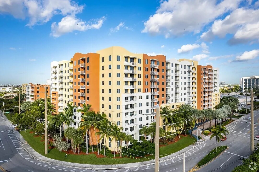 2775 NE 187th St, Unit 325 in Miami, FL - Building Photo