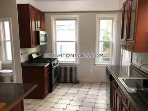 8 Murdock Ter in Boston, MA - Building Photo - Building Photo