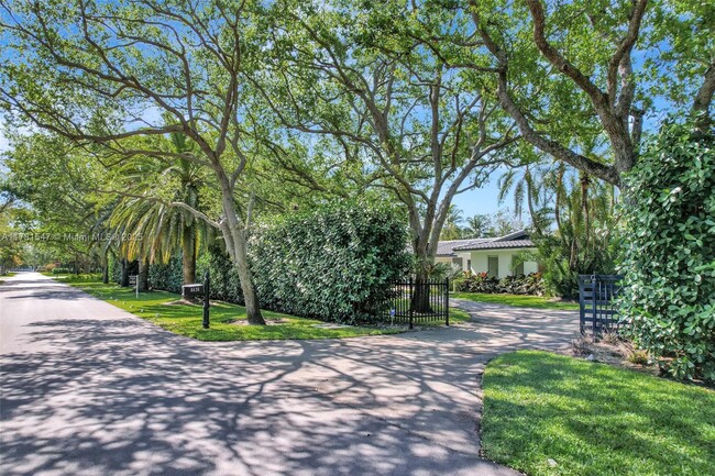 6430 SW 126th Street Rd in Pinecrest, FL - Building Photo - Building Photo