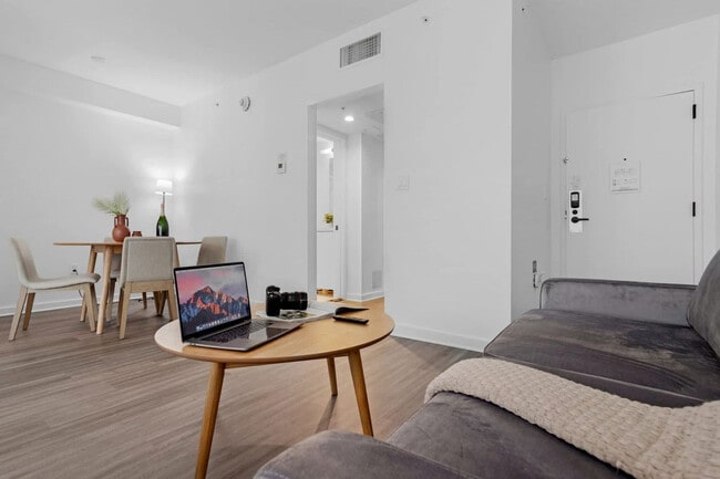 1200 Ocean Dr in Miami Beach, FL - Building Photo - Building Photo