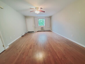 24 Adams Ave in Stamford, CT - Building Photo - Building Photo