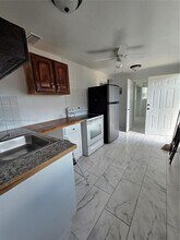 2124 S Beech Rd in West Palm Beach, FL - Foto de edificio - Building Photo