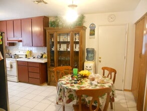 449 Aztec Ln in Lathrop, CA - Foto de edificio - Building Photo